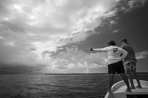 Guide Darwin of the Tarpon Club guiding Taylor in to tarpon.