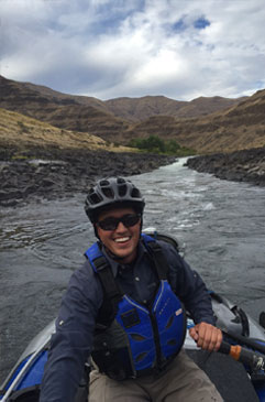 Sean successfly through the Grande Ronde Narrows.