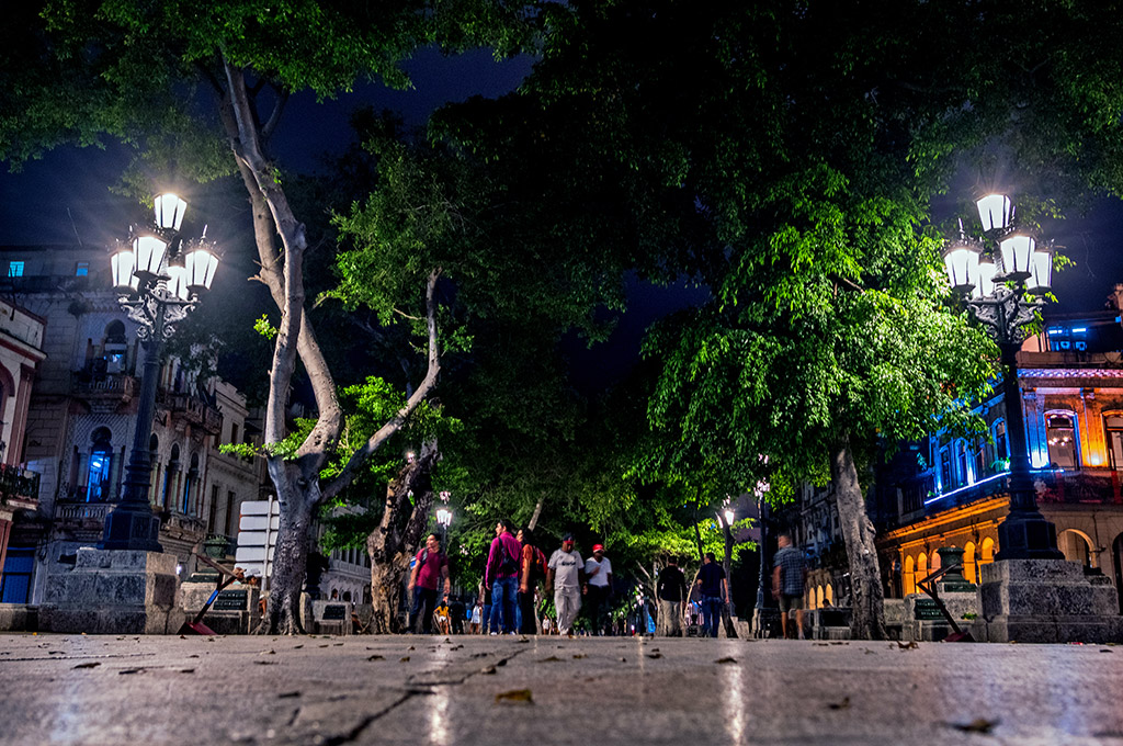 Parque down Paseo de Martí Street