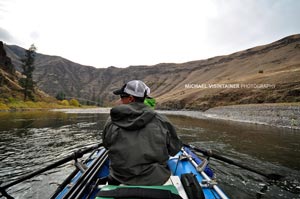 Megan working the current seams on the Grande Ronde while Sean pilots them down river.